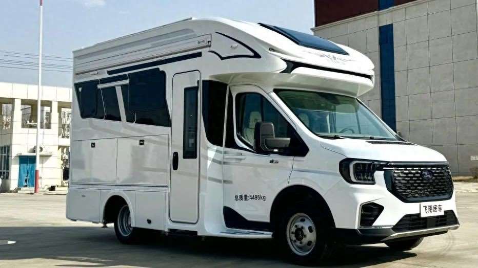 飞翔房车·福特元界 福特T8底盘 高效布局 实用与舒适兼顾